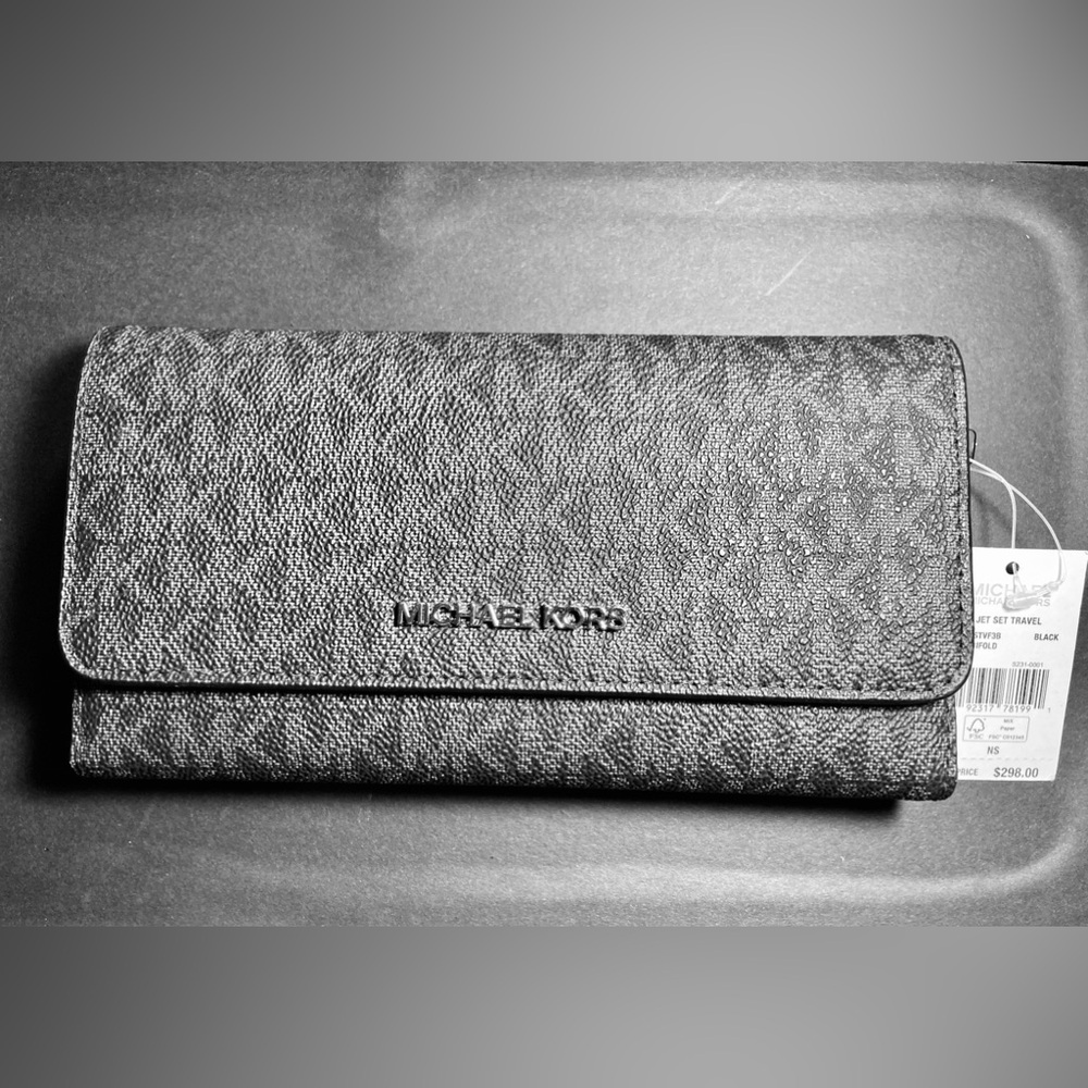 Michael Kors Large Logo Trifold Wallet Black - reduced price! - Picture 2 of 8